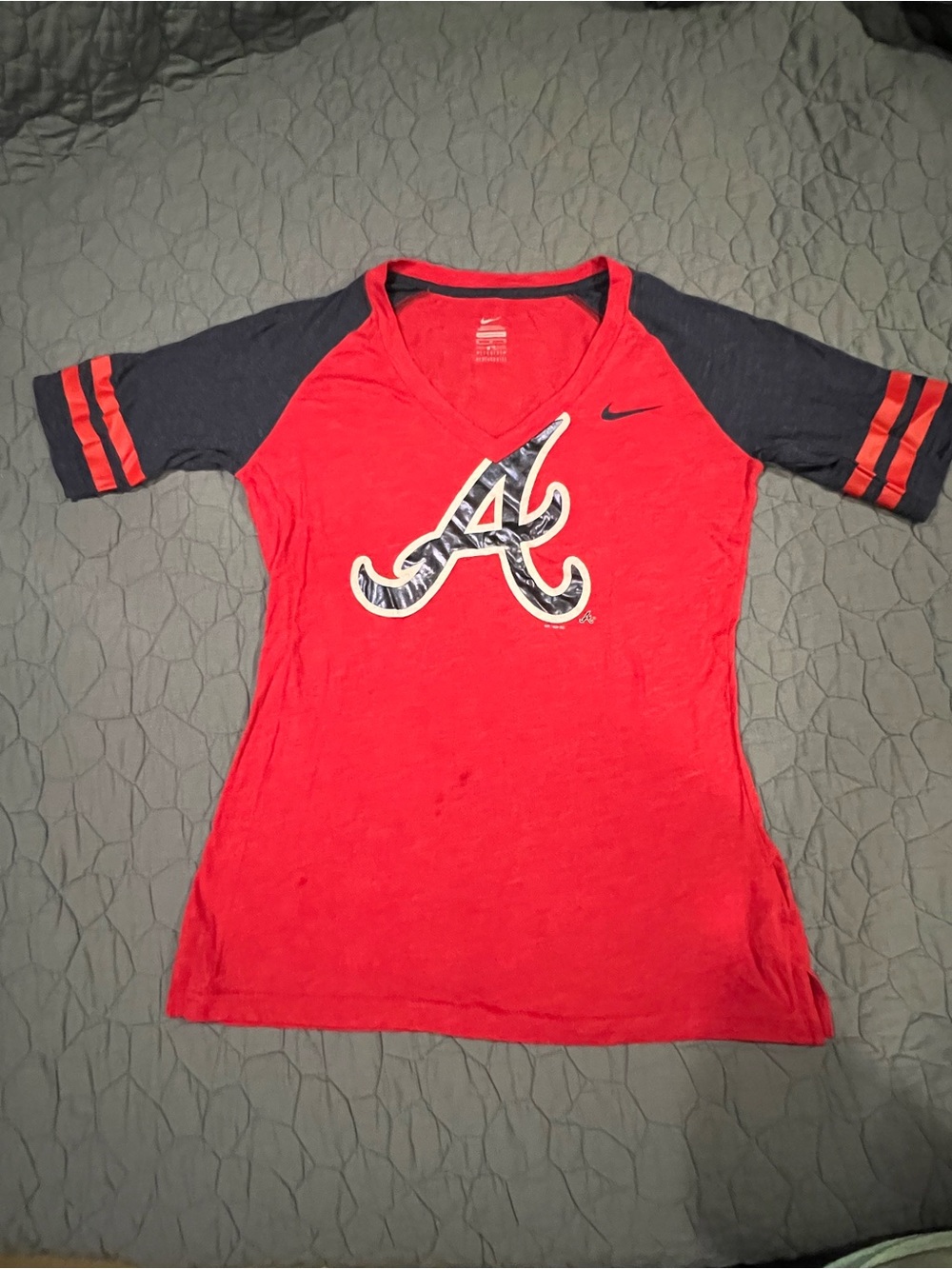 Nike womens Atlanta Braves Red & Navy V-Neck Baseball Tee